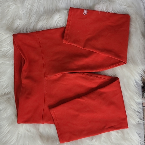 ALO Yoga Capri Pants Size Small Red Workout Gym Athleisure Pilates Casual Basic - Picture 2 of 6